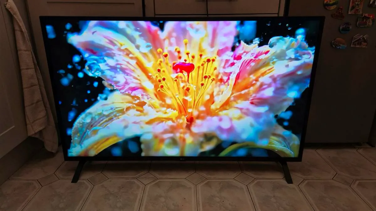LG 50" 4K UHD Smart TV - Image 2