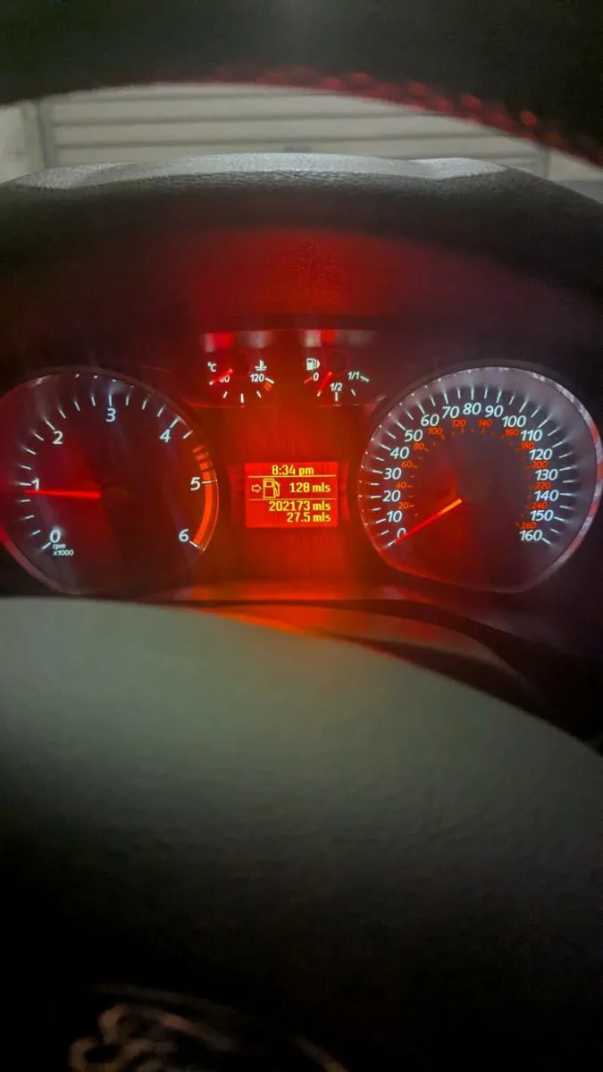 Ford Mondeo 1.8TDCi 125PS Zetec - Image 3