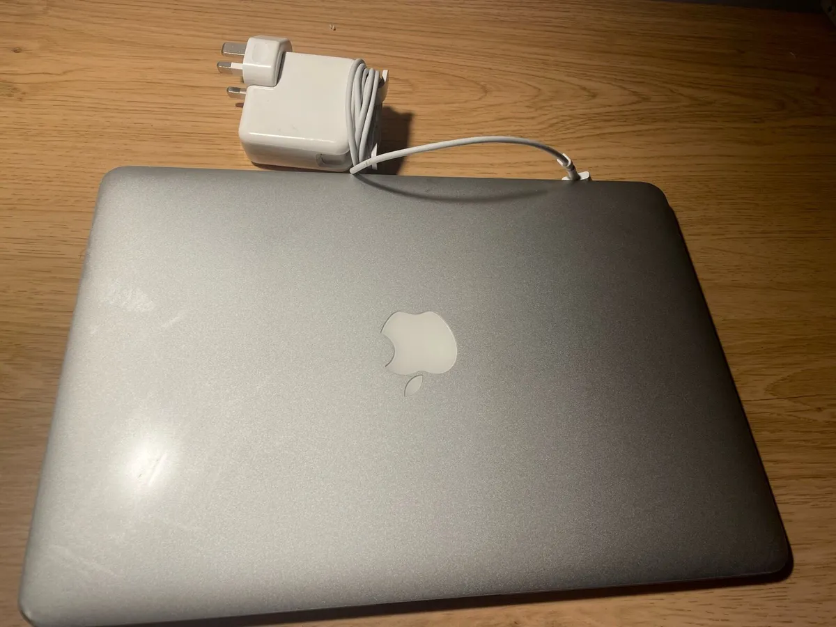 MacBook Air 13-inch (2017) - Image 1