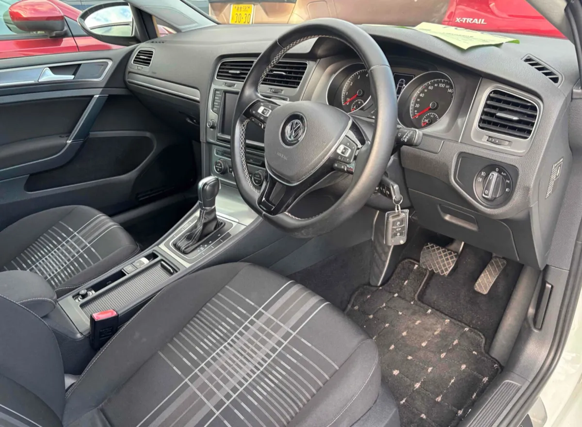 2015 (152) VW Golf 1.2 Petrol - Lounge Edition - Image 3
