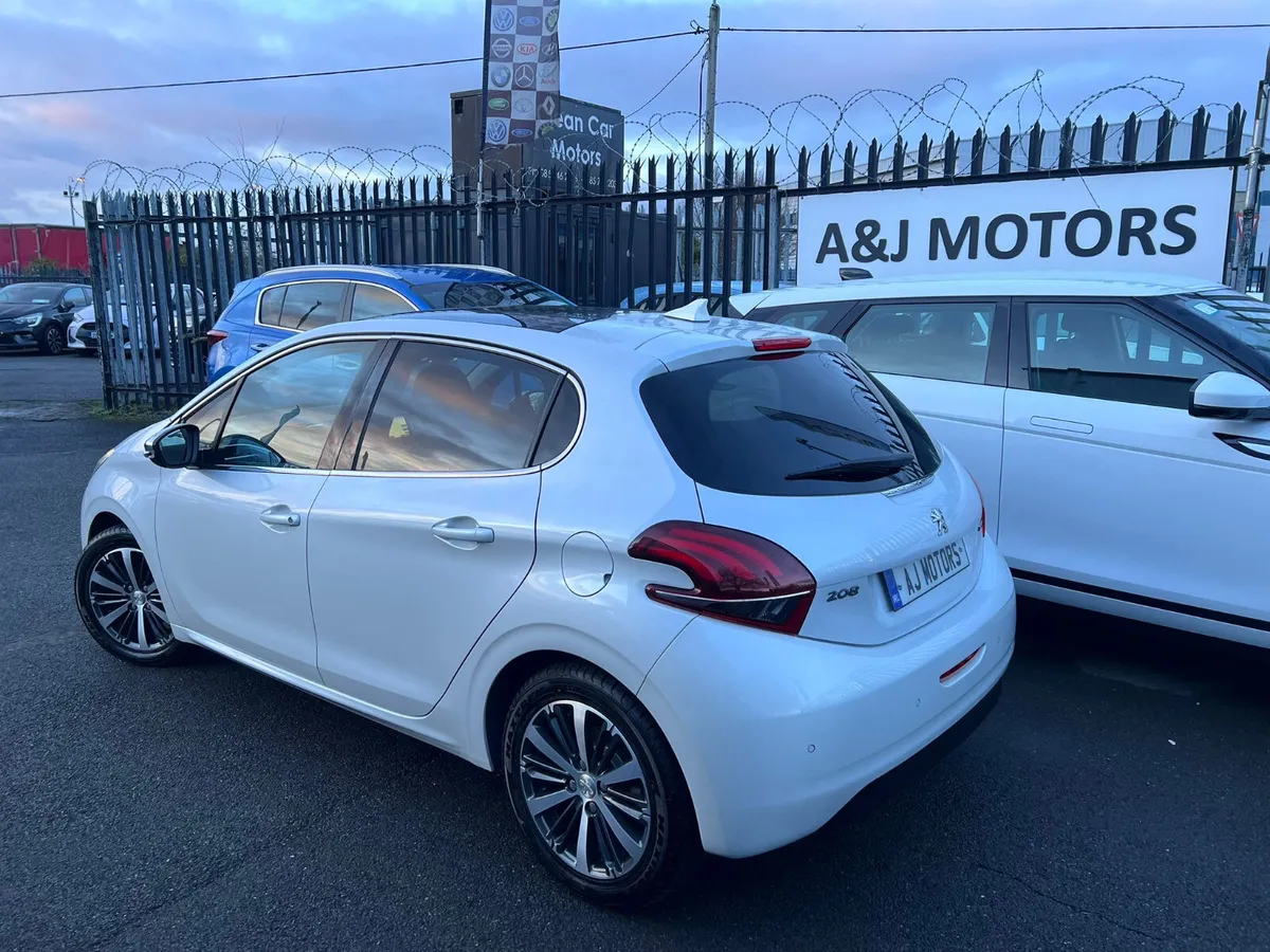 16 PEUGEOT 208 1.2 Auto Glass Roof - Image 3