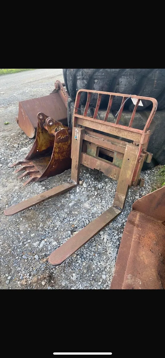 Manitou pallet forks