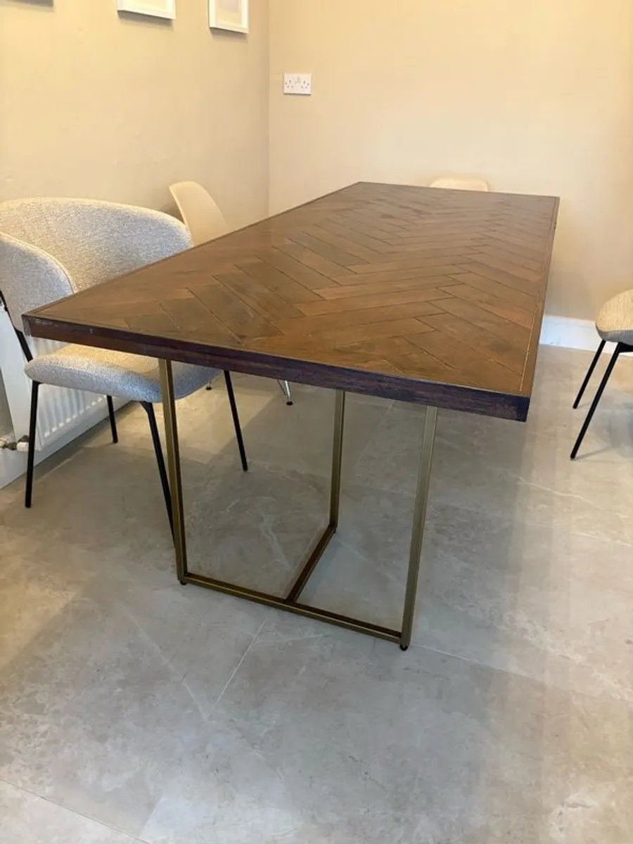 Dining table - Image 1