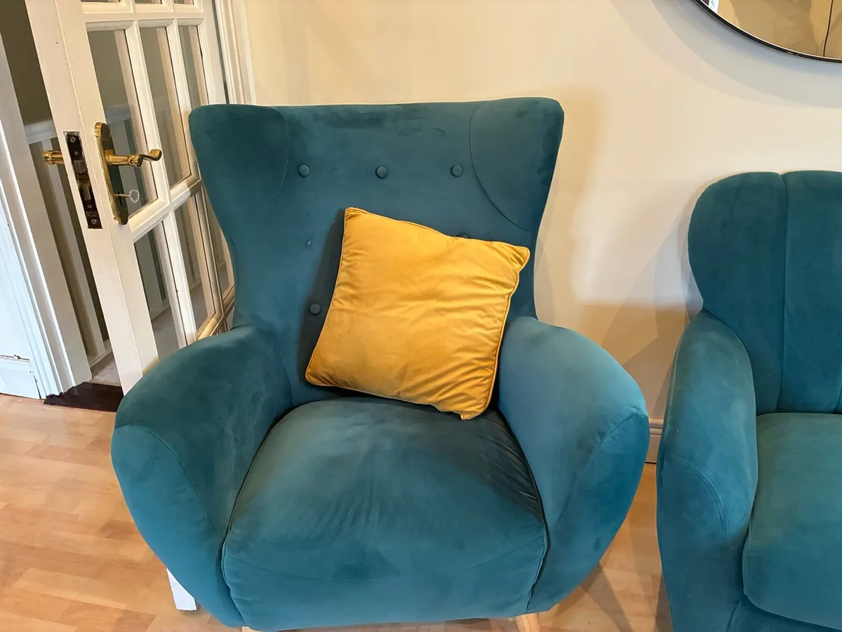 Velvet living room furniture suite - Image 4