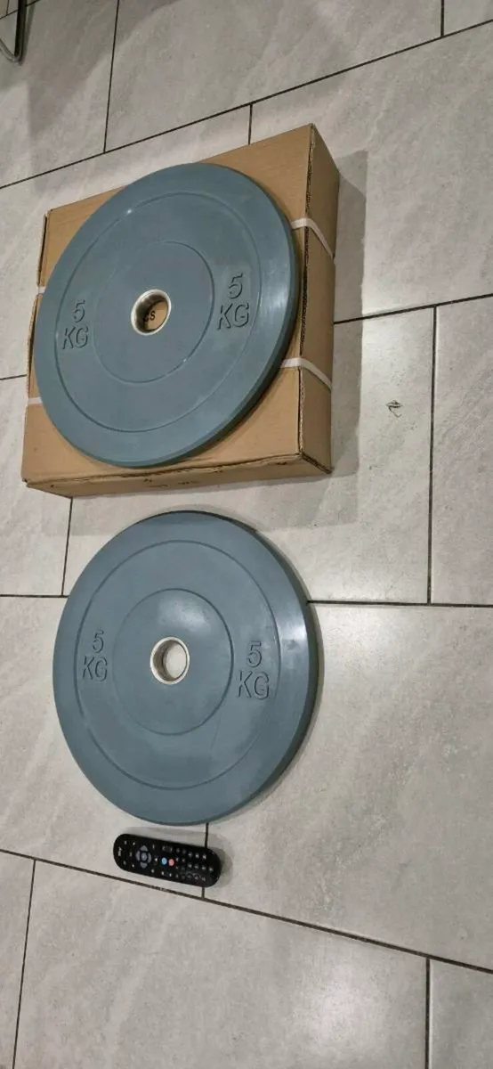 Brand new 4x5kilo bumper weight plates in unopened - Image 2