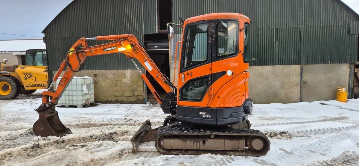 Doosan mini digger - Image 1