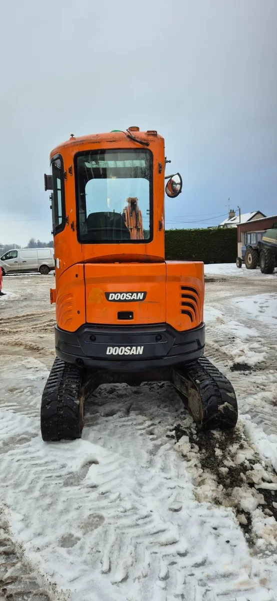 Doosan mini digger - Image 2