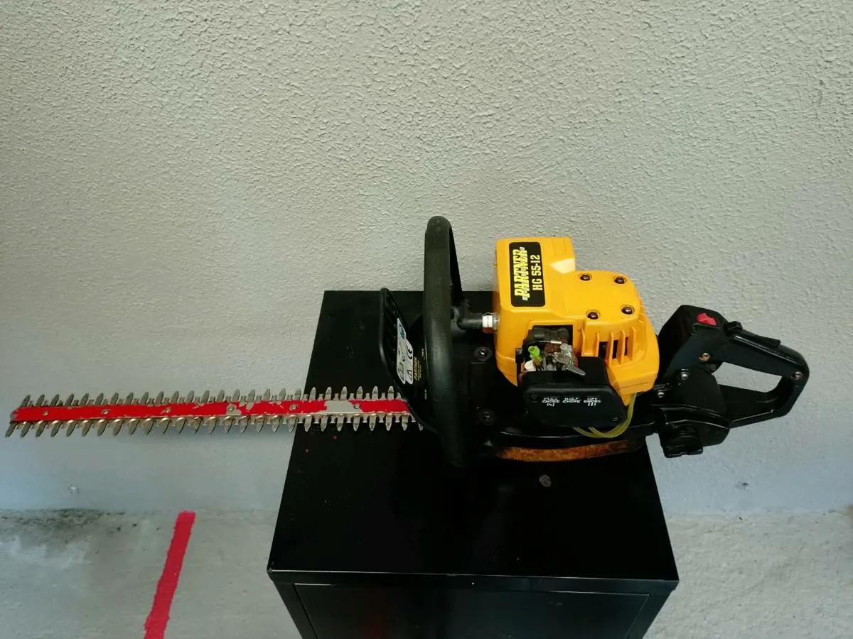 Hedge cutters - Image 1