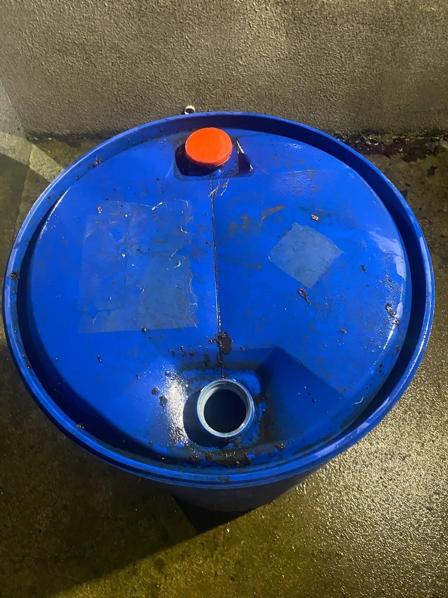 Blue barrels - Image 3