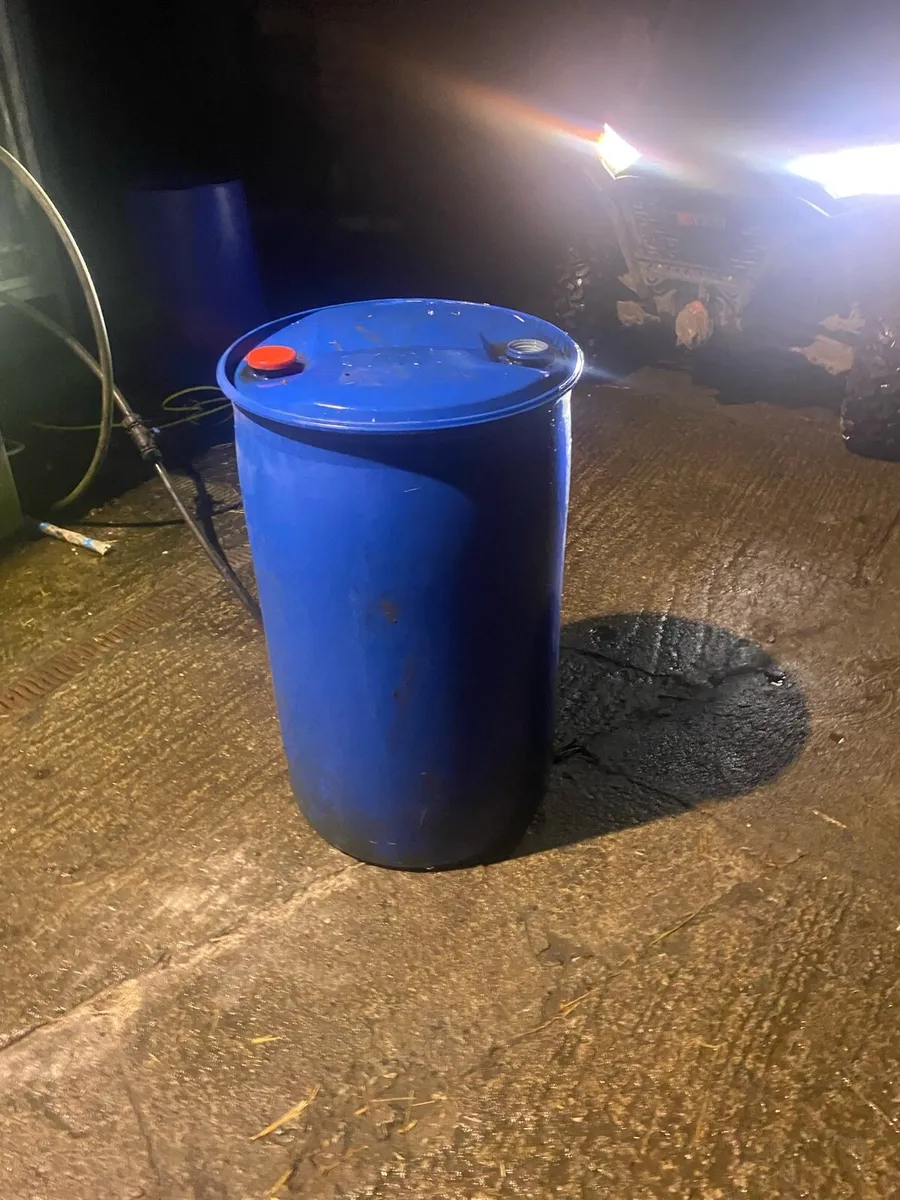 Blue barrels - Image 1