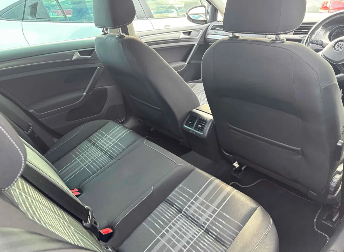 2015 (152) VW Golf 1.2 Petrol - Lounge Edition - Image 4