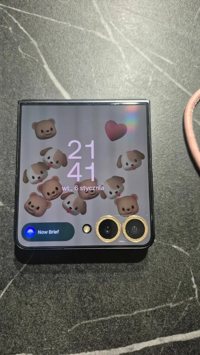 Samsung galax z flip7 256 GB - Image 1