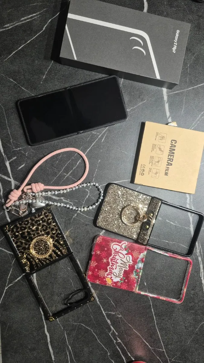 Samsung galax z flip7 256 GB - Image 4