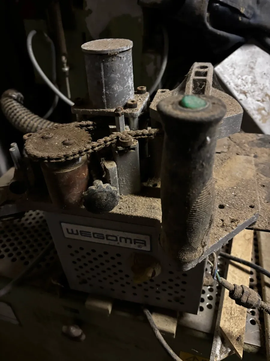 Hand held edgeing machine - Image 1