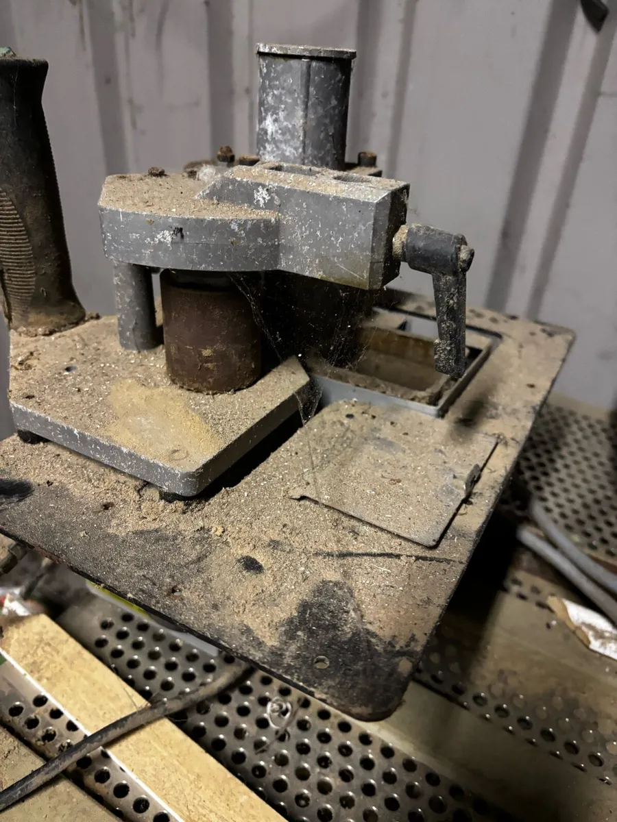 Hand held edgeing machine - Image 3