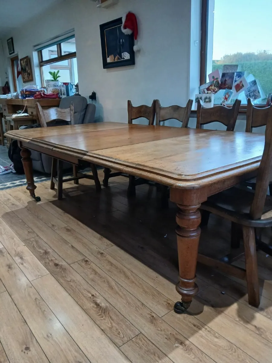 Dining table - Image 1