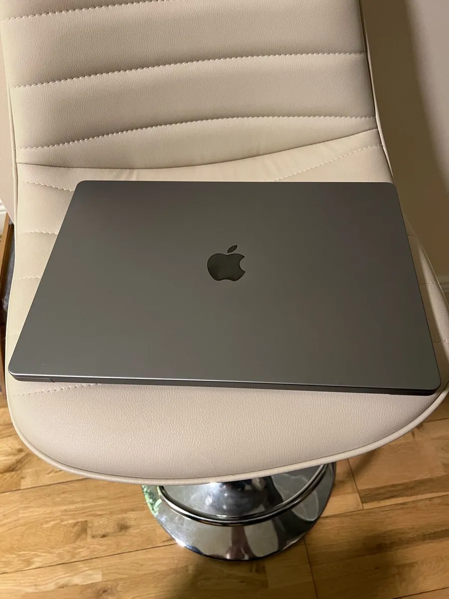 MacBook Pro 16 inch - Image 2