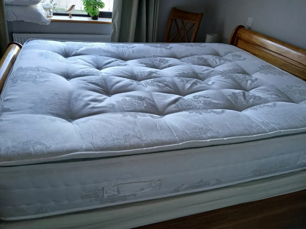 King size Mattress Pocket spring with pillow top - Image 3
