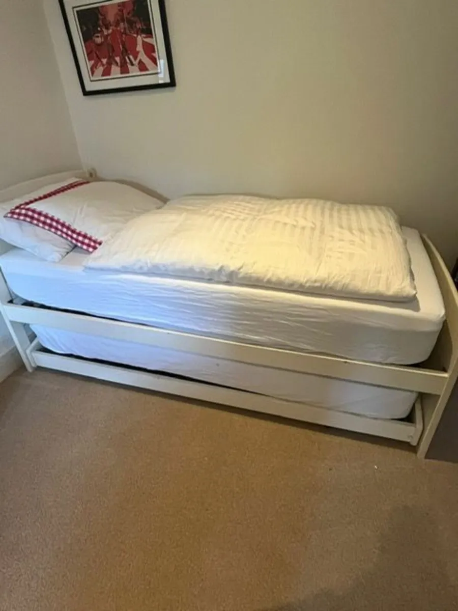 Single beds - Image 1