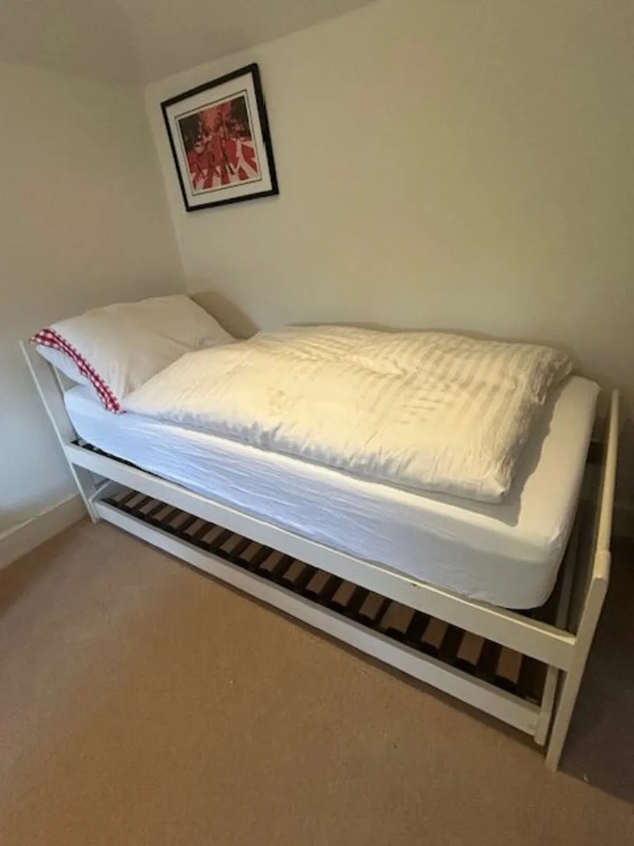 Single beds - Image 3