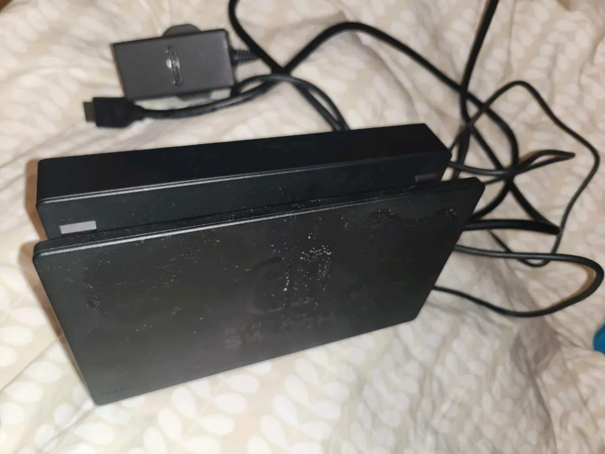 Nintendo Switch - extra joycons and 128gb SD card - Image 3