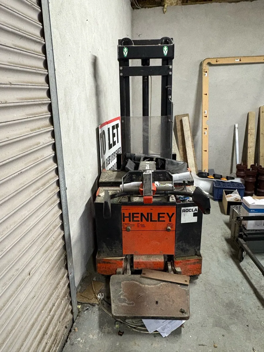 Fork lift - Image 1