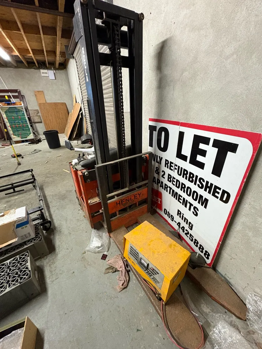 Fork lift - Image 2