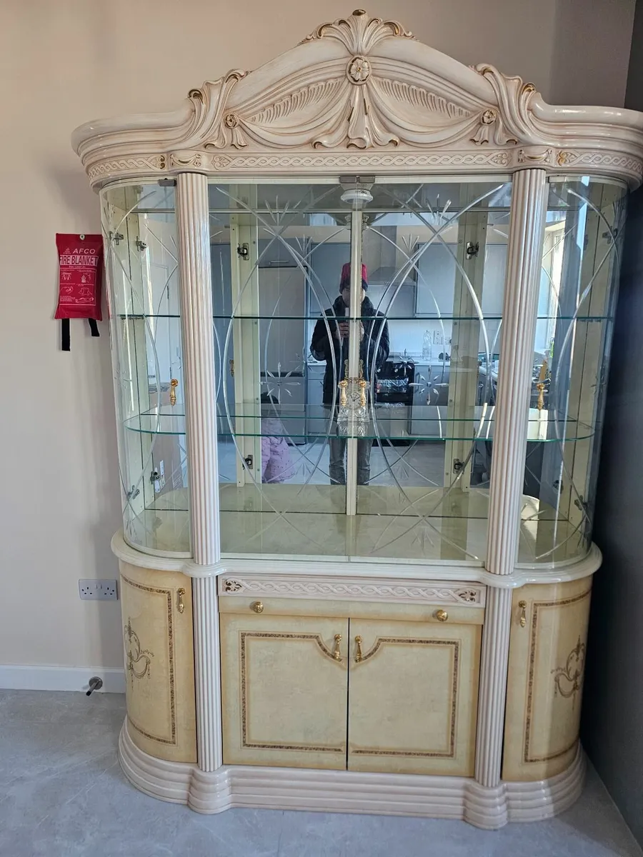 Beautiful Italian glass cabinet - Image 1