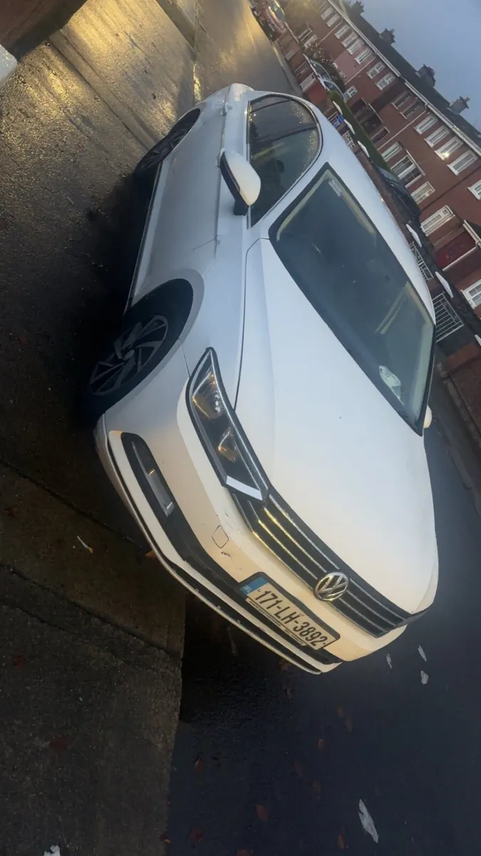 VW Passat SE 1.6 TDI Bluemotion - Image 2