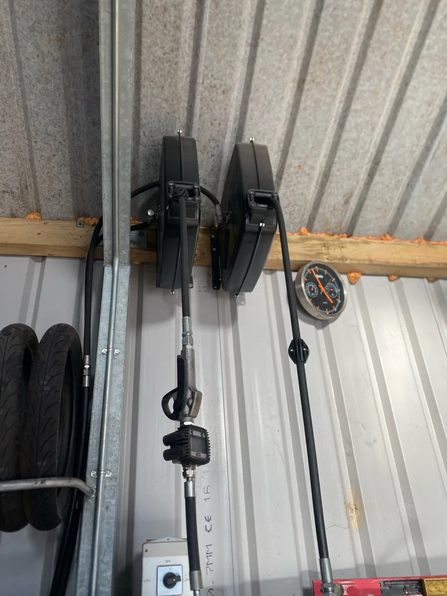 Oil barrel pump reel and meter kit - Image 1