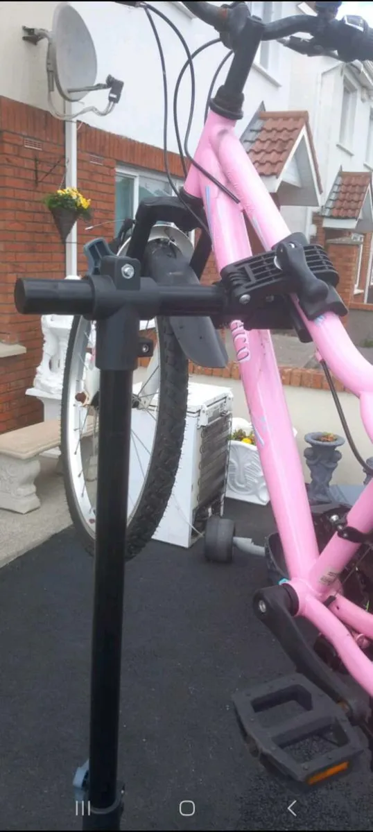 Bicycle repair stand - Image 1