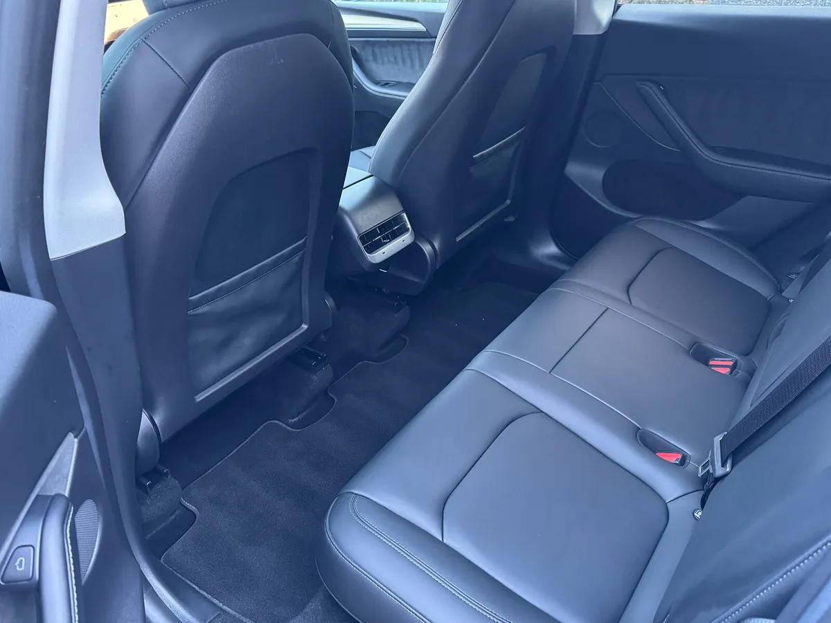 2023 Tesla Model Y RWD 1 Owner - Image 4