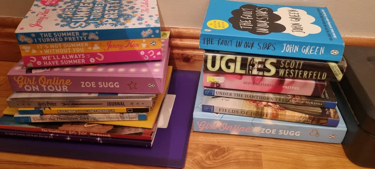 Selection of books. - Image 1