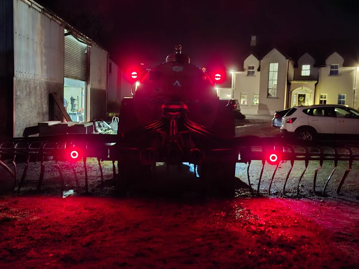 Abbey 2250r slurry tanker and 7.5m KME dribble bar - Image 2