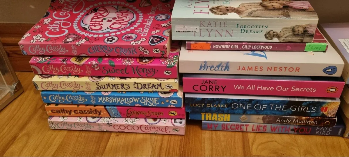 Selection of books. - Image 2