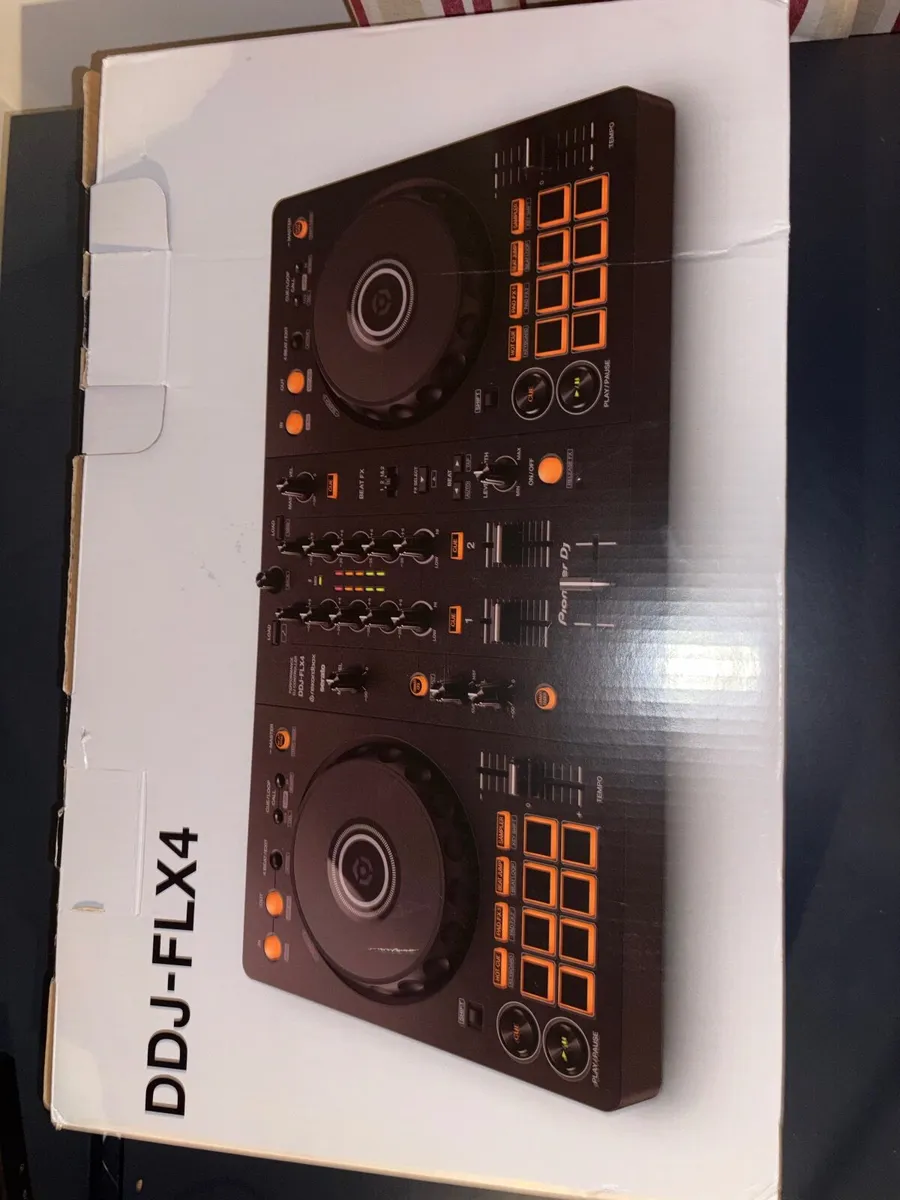 DDJ FLX4 dj decks