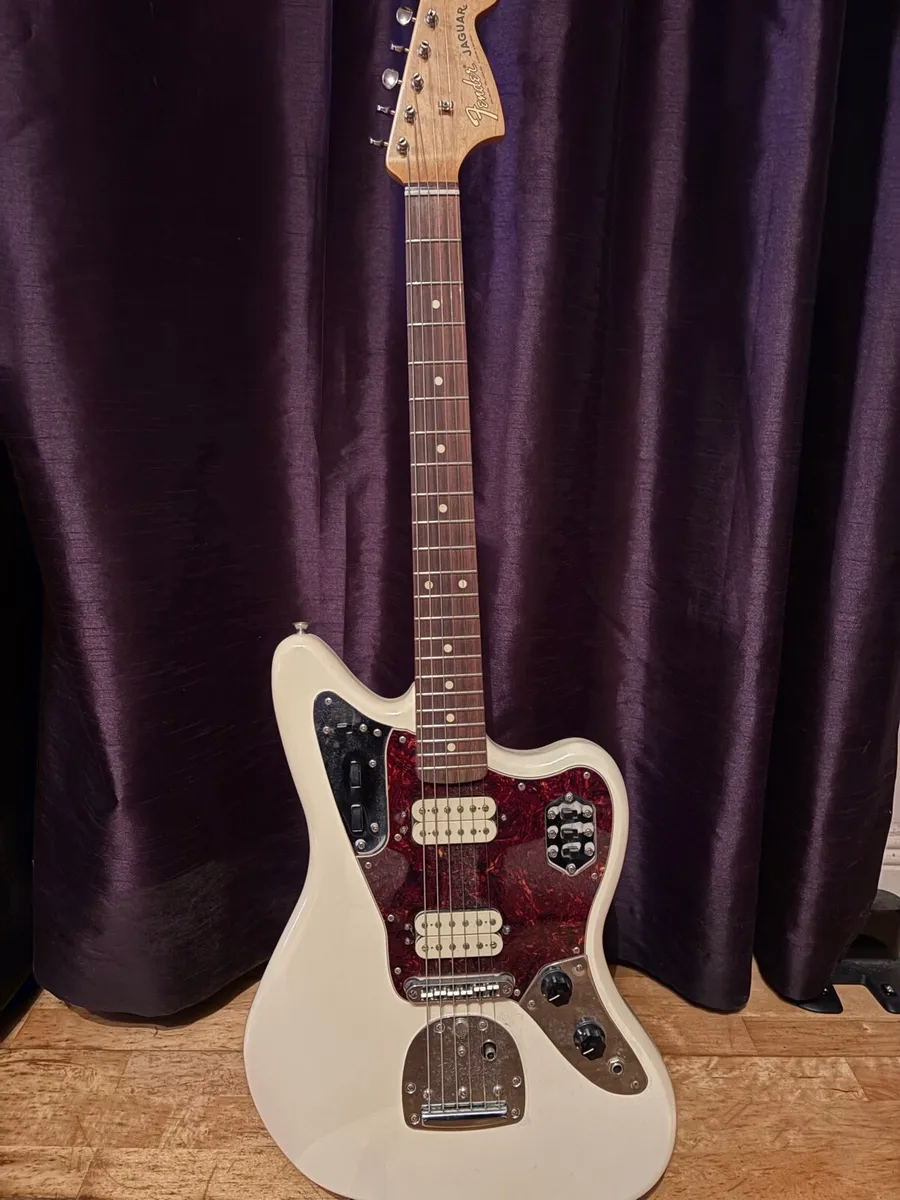 Fender Classic Player Jaguar Special HH - Image 2