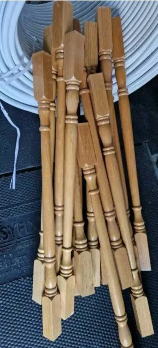 Oak Spindles for stairs -24