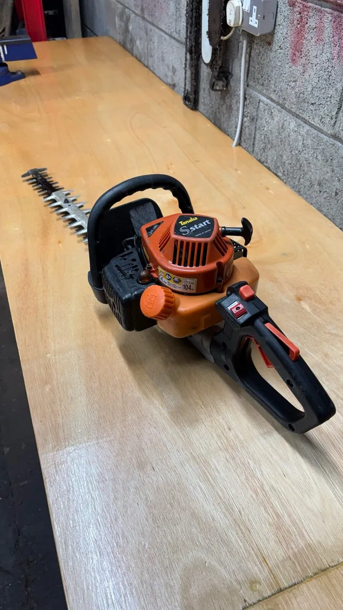 Tanaka THT-2100S hedge cutter - Image 1