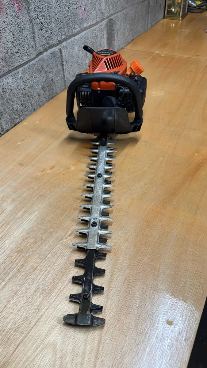 Tanaka THT-2100S hedge cutter - Image 3