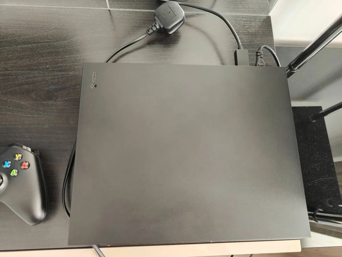 Xbox One X - Image 1