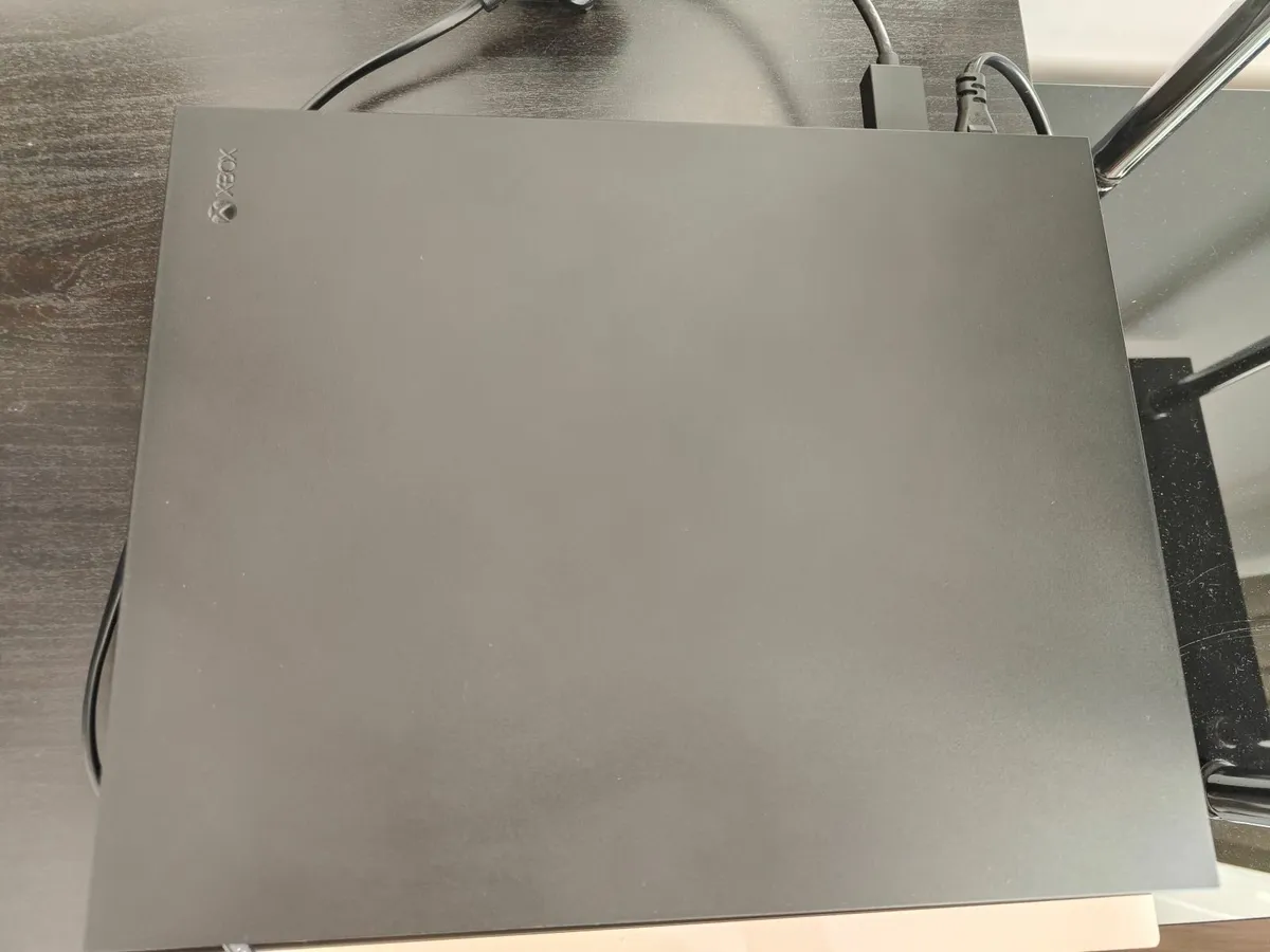 Xbox One X - Image 3