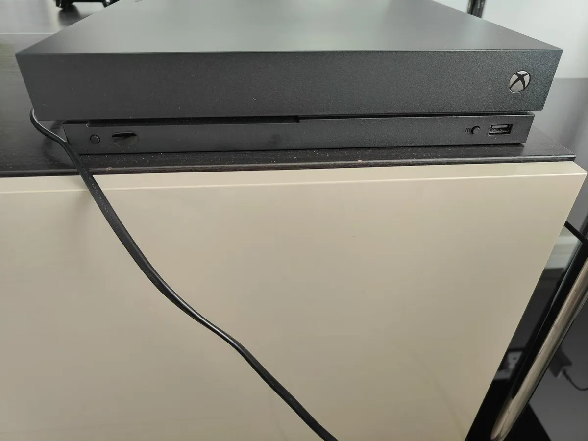 Xbox One X - Image 4