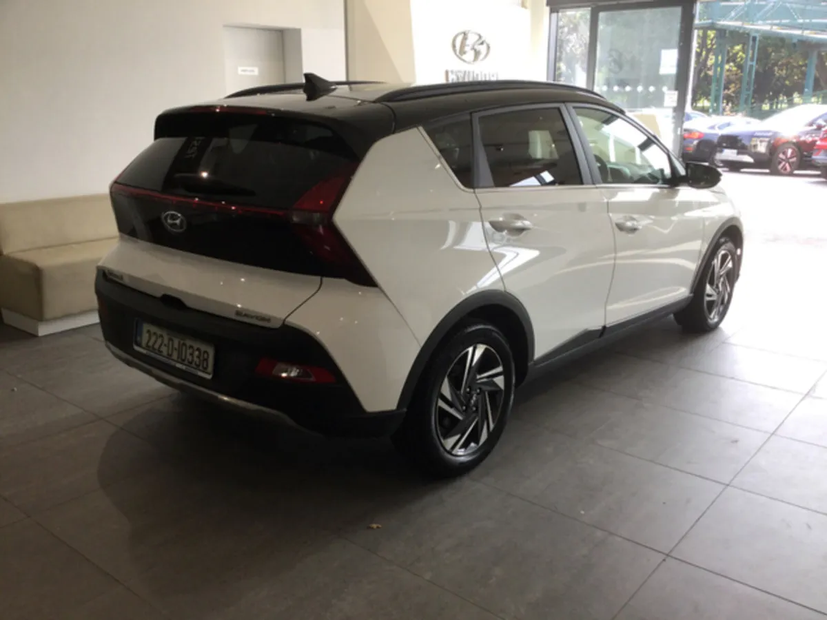 Hyundai Bayon EXECUTIVE ** BLACK ROOF ** - Image 2