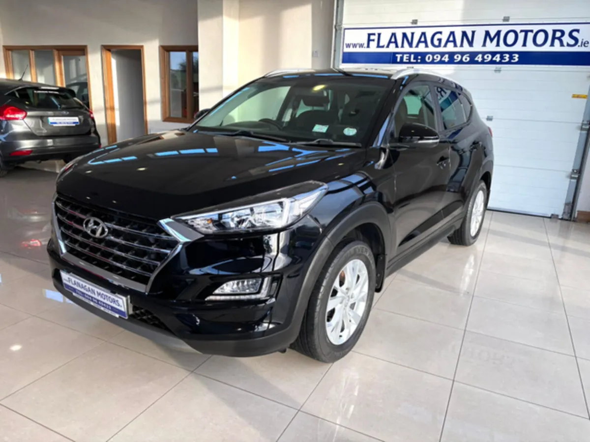 Hyundai Tucson COMFORT PLUS 1.6 5DR  ONE OWNER - Image 1
