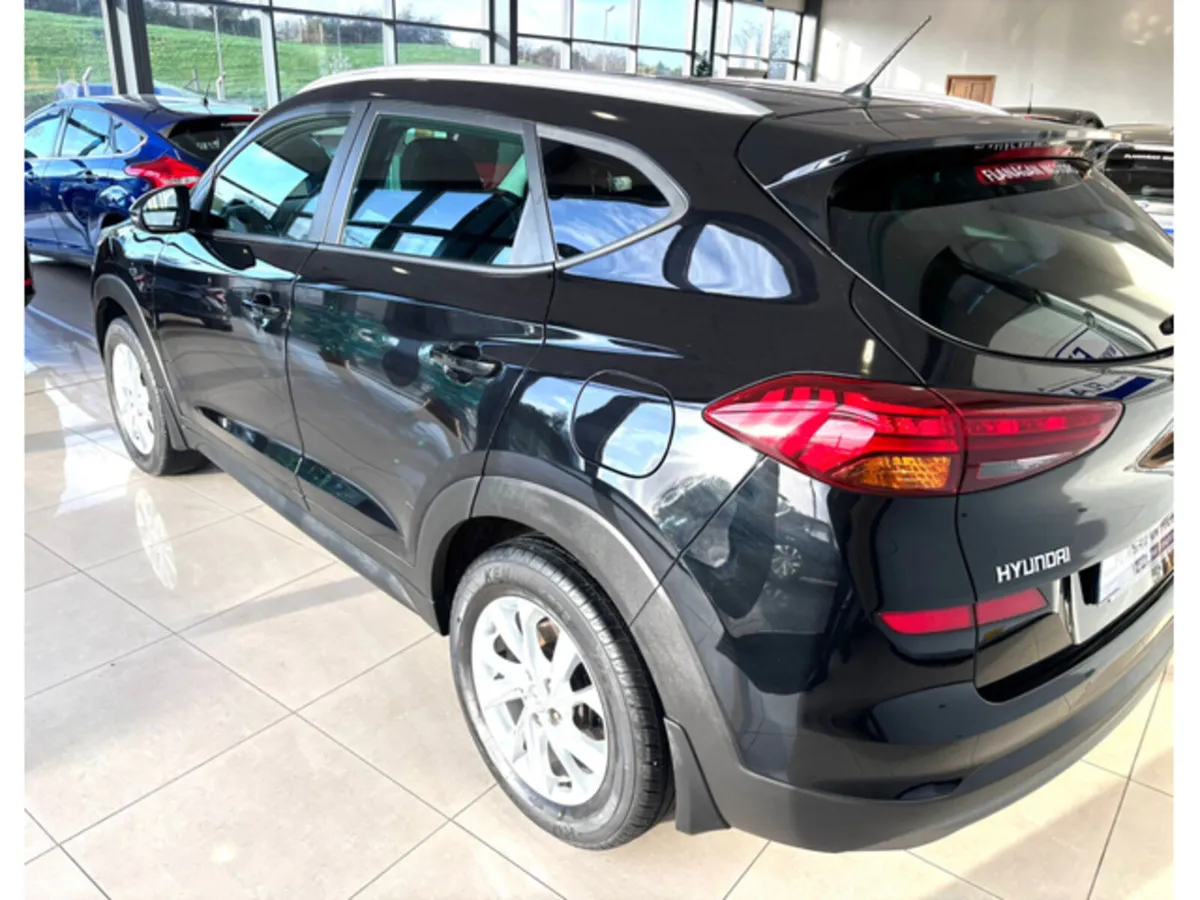 Hyundai Tucson COMFORT PLUS 1.6 5DR  ONE OWNER - Image 4