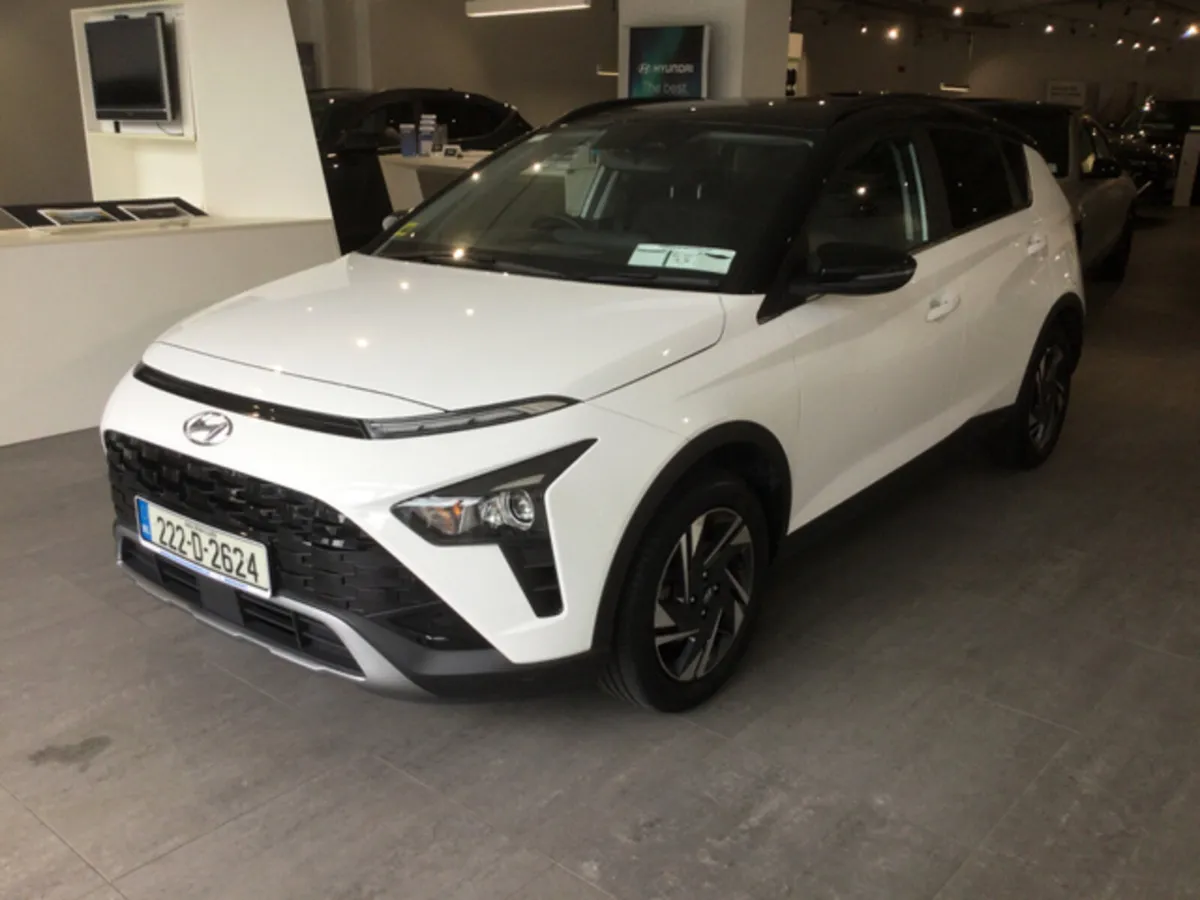 Hyundai Bayon EXECUTIVE ** BLACK ROOF ** - Image 3