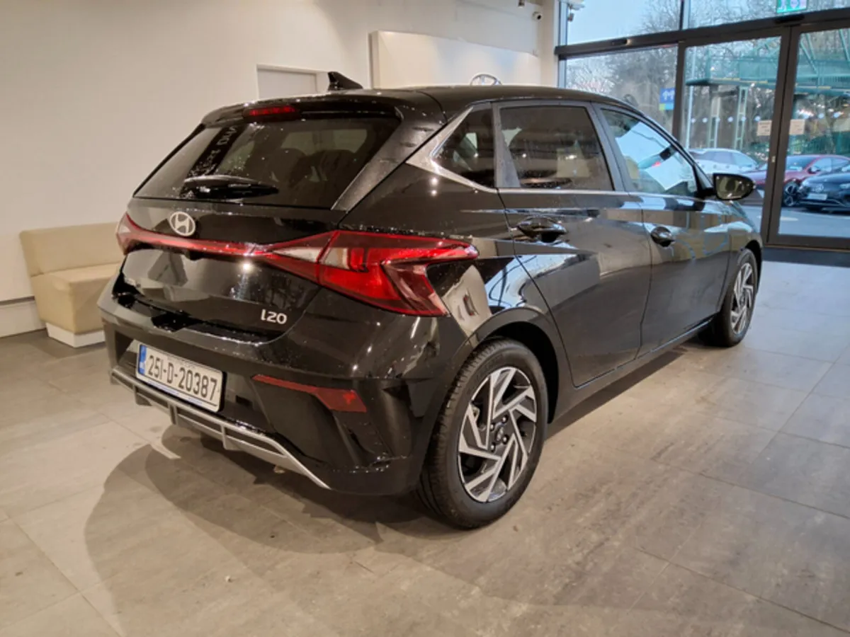 Hyundai i20 DELUXE PLUS AUTOMATIC - Image 2