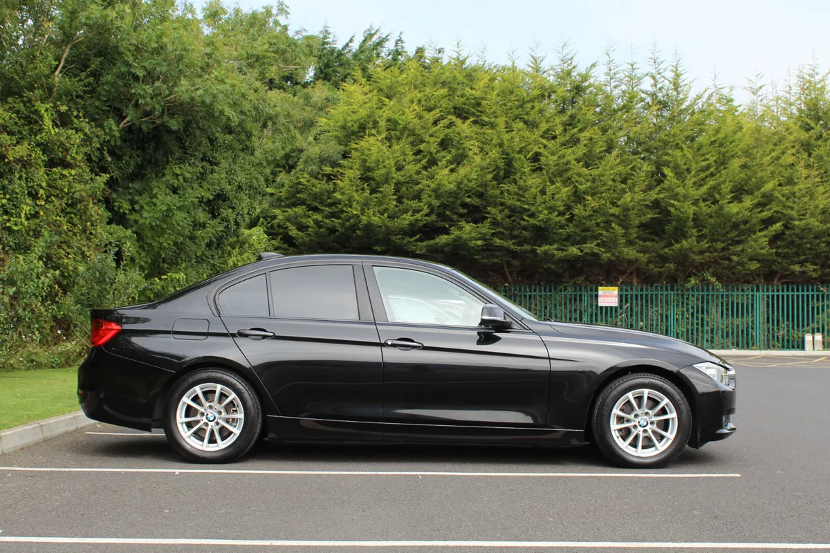 BMW 3-Series 2015  Automatic - Low Miles - Image 4