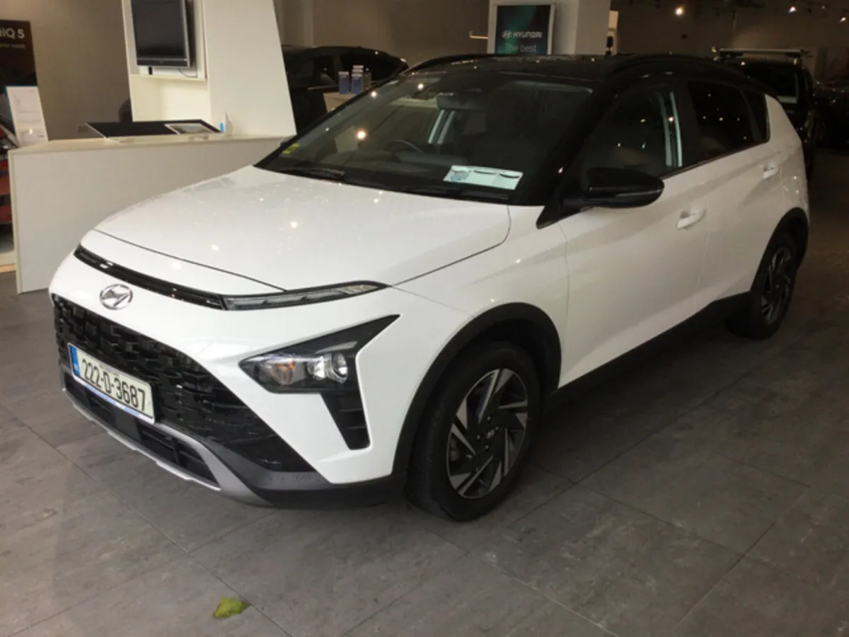 Hyundai Bayon EXECUTIVE ** BLACK ROOF ** - Image 3